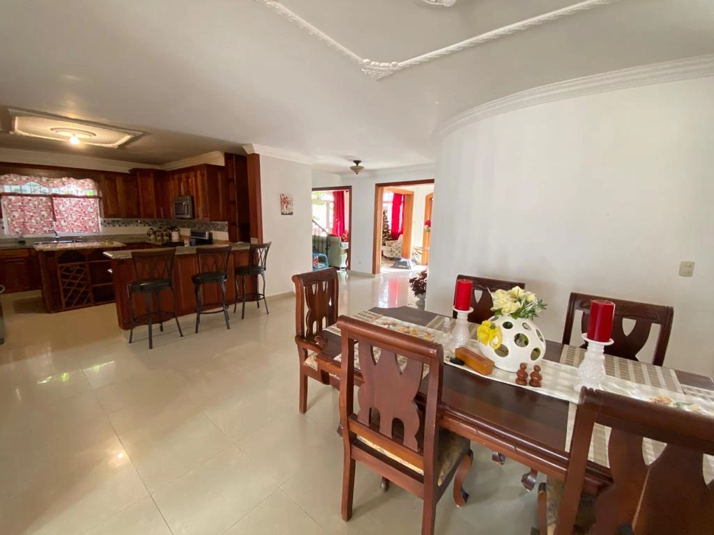 Casa grande en Marañón II, lista para mudarte a pasos de la Jacobo - Vista 5