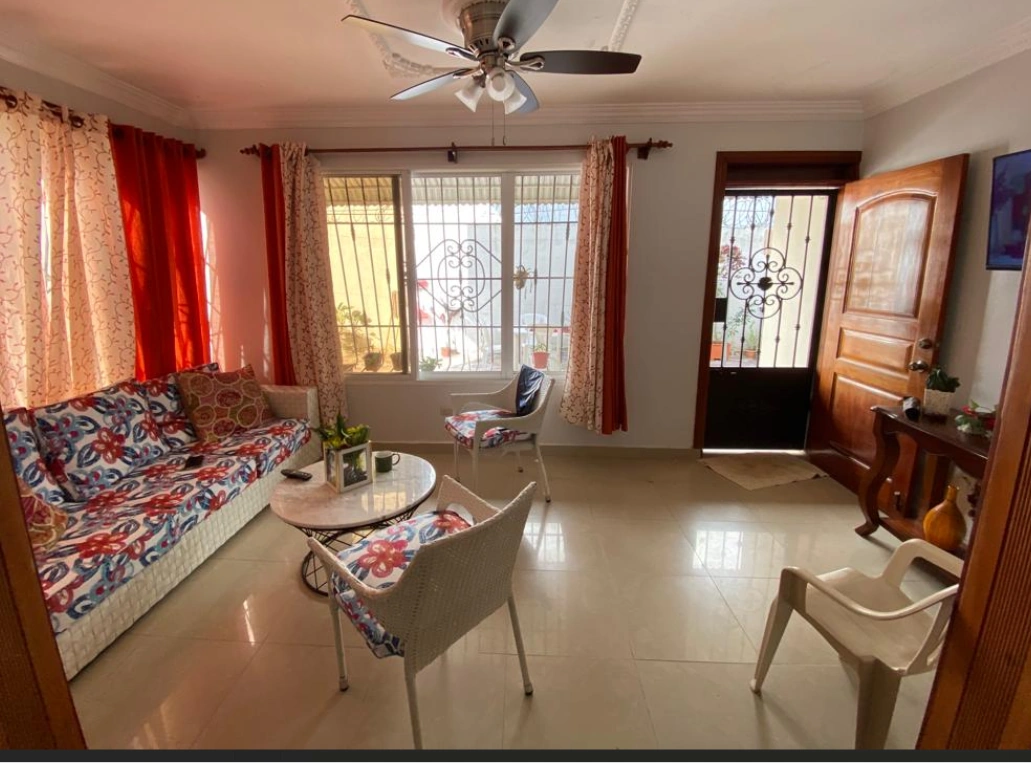 Casa grande en Marañón II, lista para mudarte a pasos de la Jacobo