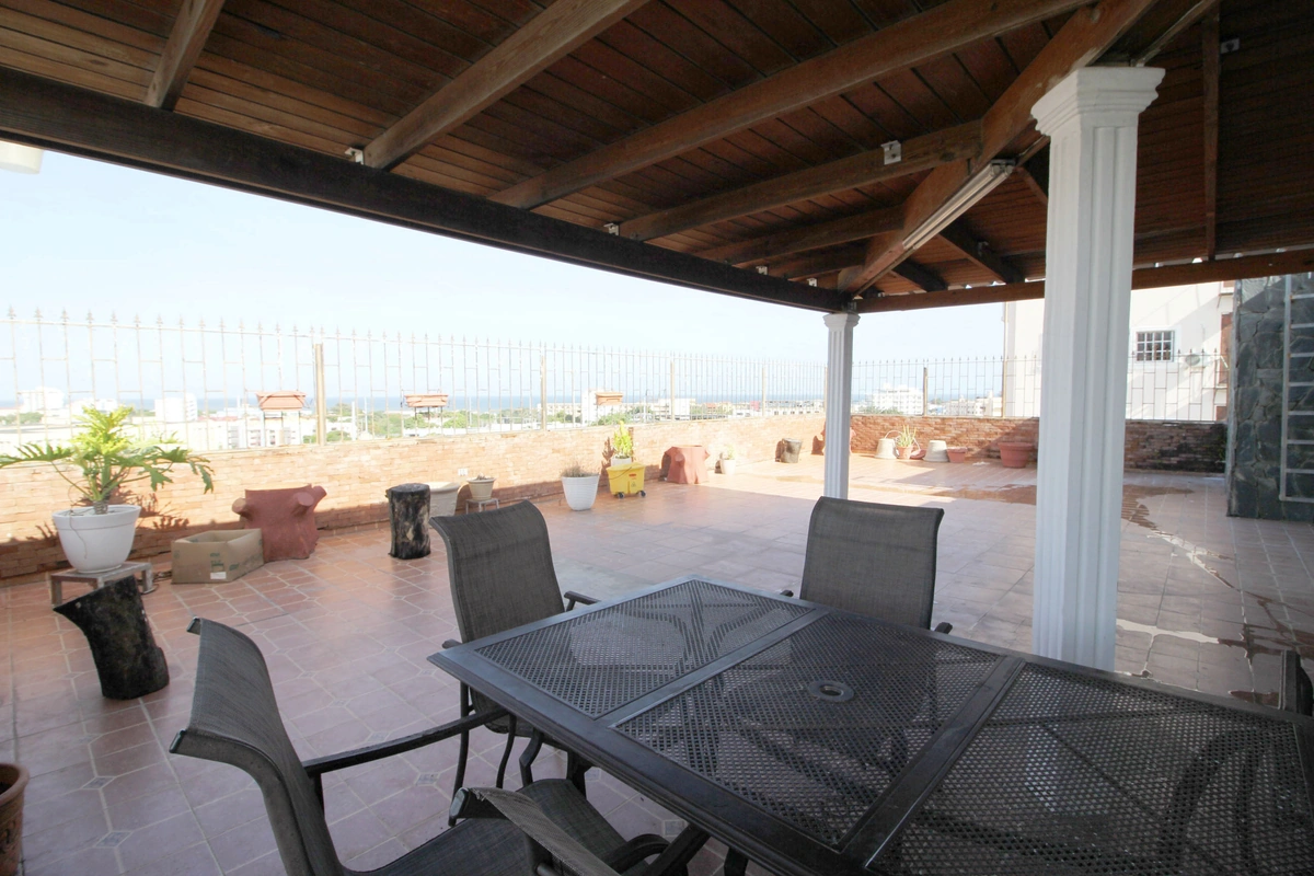 Commercial building for sale, University Zone location