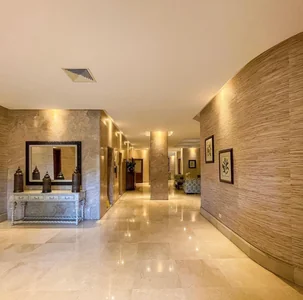 Vista al Parque Mirador Sur y al Mar , Apartamento Luxury de 475mts a esquinas del supermercado Bravo - Imagen 2