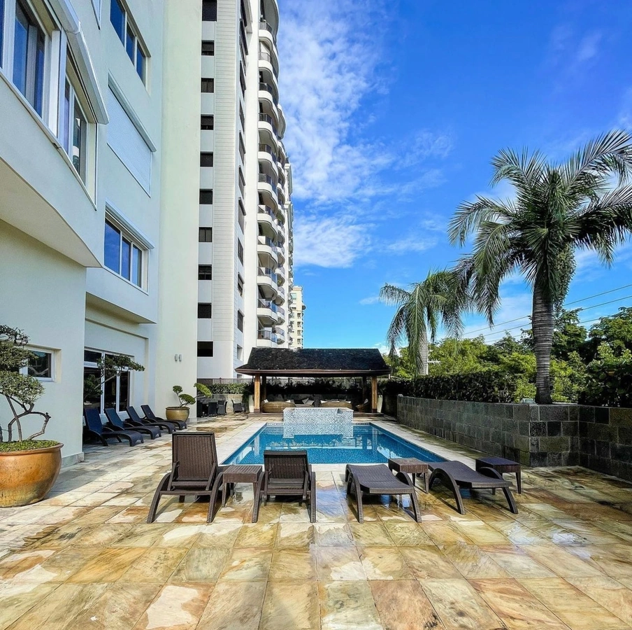 Vista al Parque Mirador Sur y al Mar , Apartamento Luxury de 475mts a esquinas del supermercado Bravo