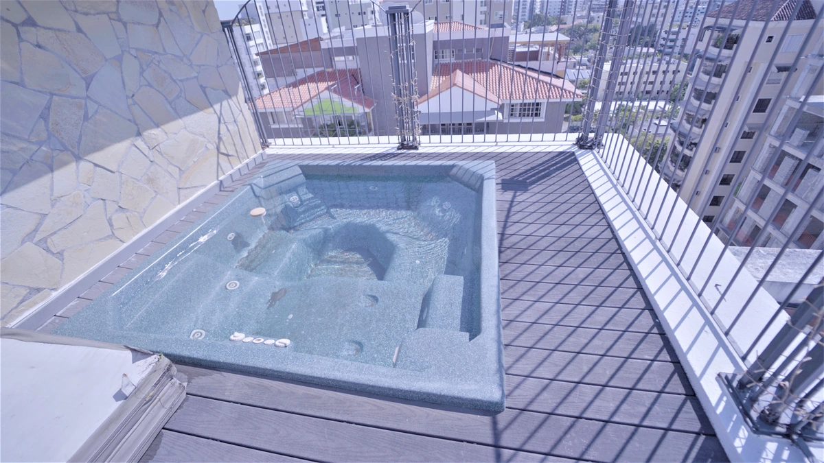 Penthouse con amplia cocina en venta sector Serrallés - Vista 2