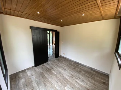 Villa en montaña mágica con helipuerto privado - Imagen 33