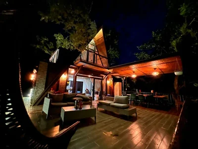 Villa en montaña mágica con helipuerto privado - Imagen 1