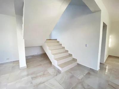 Casa de 3 niveles moderna a solo 10 minutos del Aeropuerto Internacional de las Américas - Imagen 11