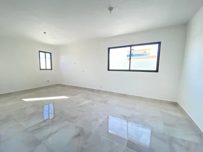 Casa de 3 niveles moderna a solo 10 minutos del Aeropuerto Internacional de las Américas - Imagen 14