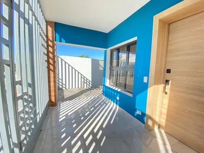 Casa de 3 niveles moderna a solo 10 minutos del Aeropuerto Internacional de las Américas - Imagen 18