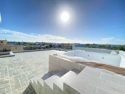 Casa de 3 niveles moderna a solo 10 minutos del Aeropuerto Internacional de las Américas - Imagen 2