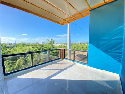 Casa de 3 niveles moderna a solo 10 minutos del Aeropuerto Internacional de las Américas - Imagen 5