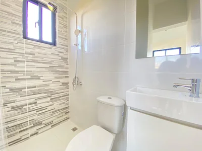 Casa de 3 niveles moderna a solo 10 minutos del Aeropuerto Internacional de las Américas - Imagen 6