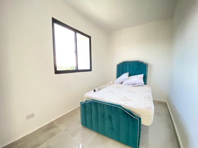 Casa de 3 niveles moderna a solo 10 minutos del Aeropuerto Internacional de las Américas - Imagen 9