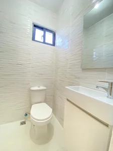 Casa de 3 niveles moderna a solo 10 minutos del Aeropuerto Internacional de las Américas - Imagen 10