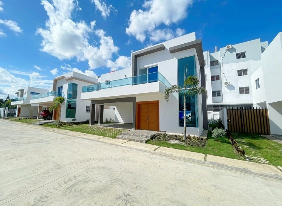 Casa en Santiago De Los Caballeros a minutos del Aeropuerto del Cibao