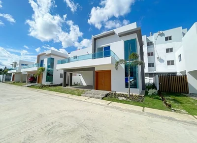 Casa en Santiago De Los Caballeros a minutos del Aeropuerto del Cibao - Imagen 1