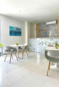 "Lujo Apartamento 2Hab, 2.5Ba, 2Pq en Zona Uni." - Imagen 2