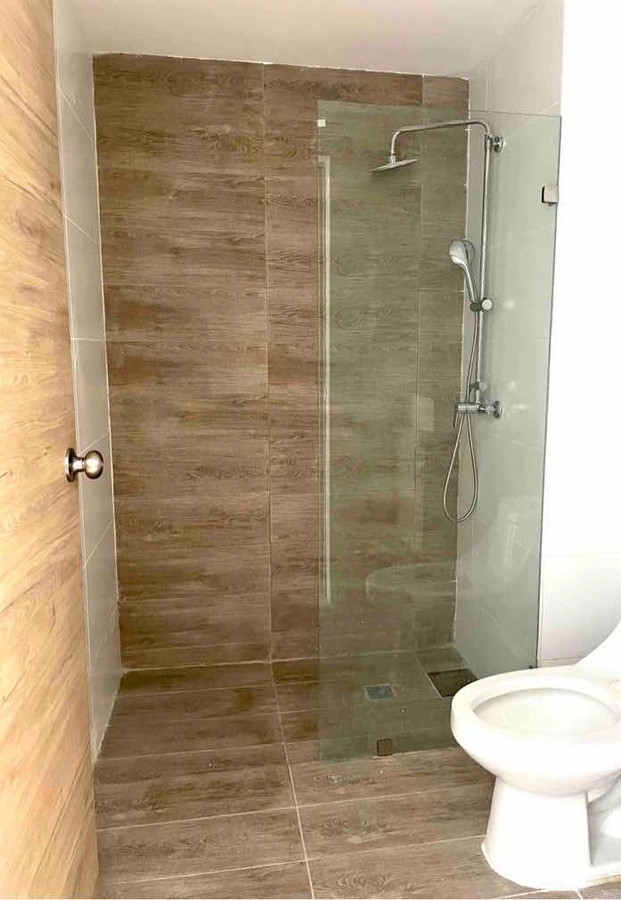 "Lujo Apartamento 2Hab, 2.5Ba, 2Pq en Zona Uni." - Vista 4