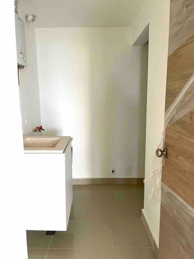 "Lujo Apartamento 2Hab, 2.5Ba, 2Pq en Zona Uni." - Vista 5