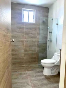 "Lujo Apartamento 2Hab, 2.5Ba, 2Pq en Zona Uni." - Imagen 10