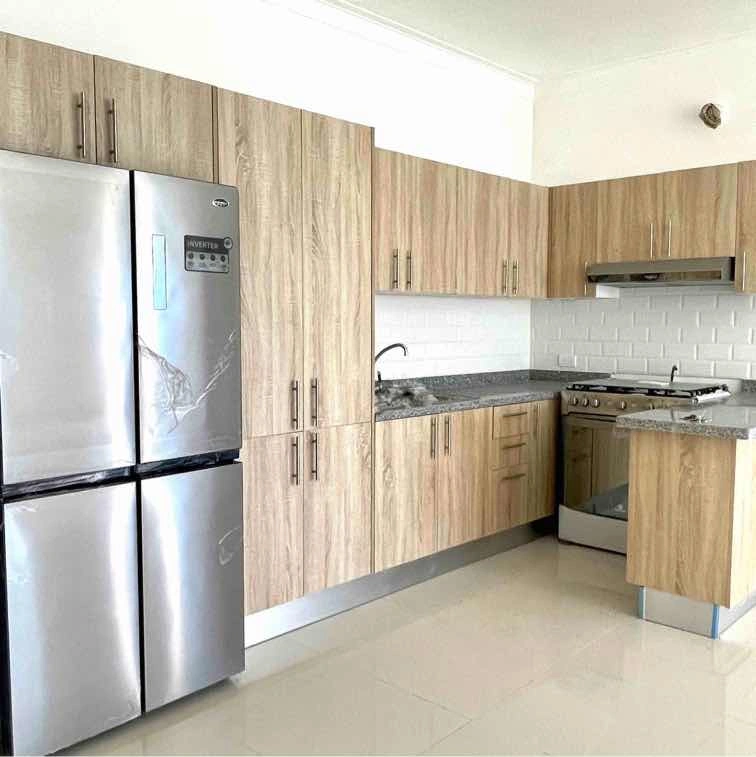 "Lujo Apartamento 2Hab, 2.5Ba, 2Pq en Zona Uni."