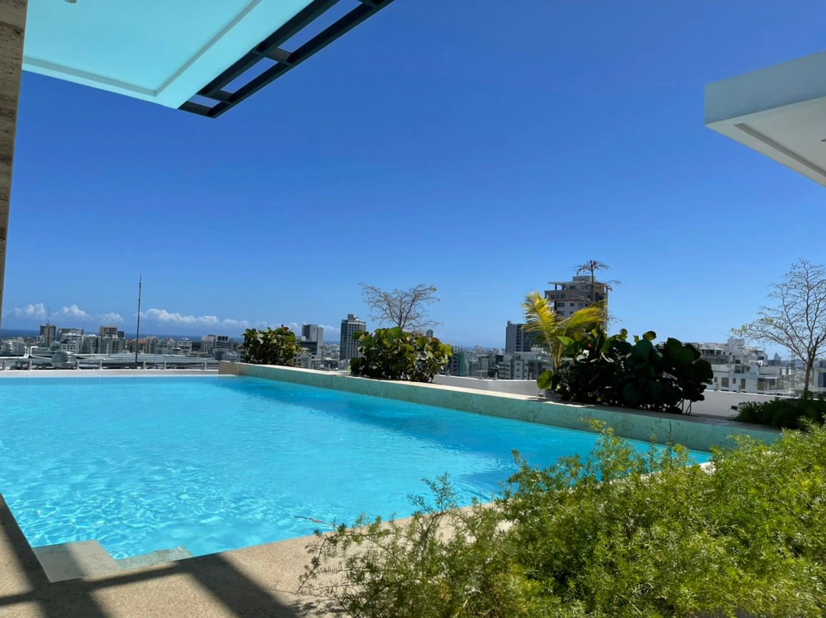 Apartamento en torre de lujo en el sector de Piantini, área de niños y mini golf