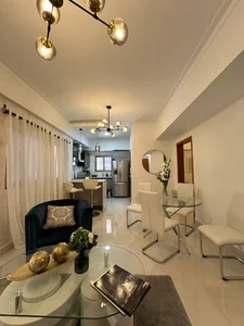 Apartamento en alquiler en el sector de Naco, amueblado con piscina y gimnasio - Imagen 2