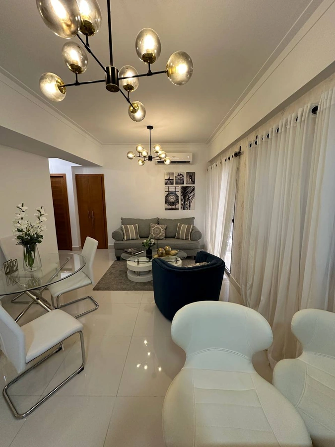 Apartamento en alquiler en el sector de Naco, amueblado con piscina y gimnasio