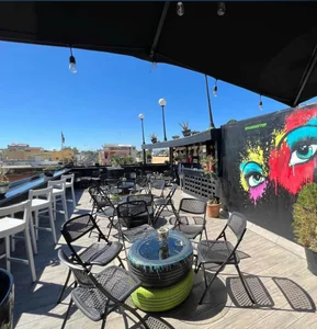 Edificio en venta zona colonial con terraza para bar, frente a la puerta de la Misericordia - Imagen 3