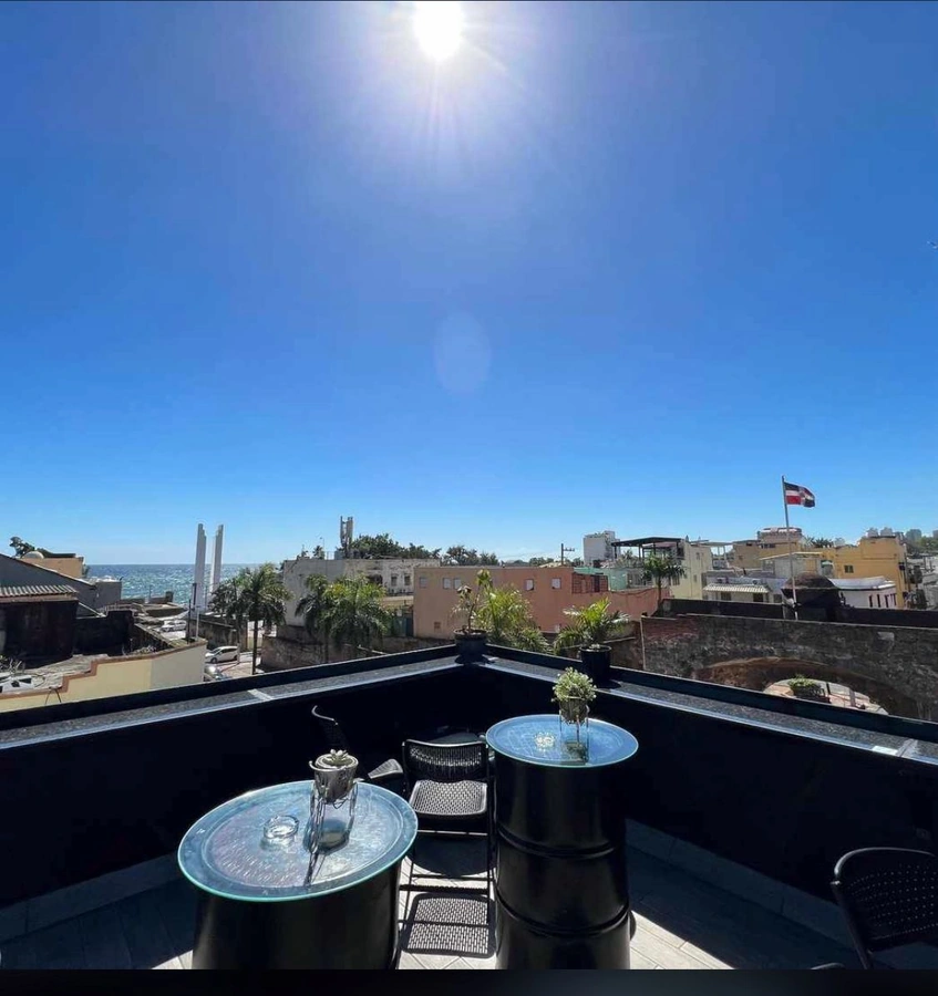 Edificio en venta zona colonial con terraza para bar, frente a la puerta de la Misericordia - View 4