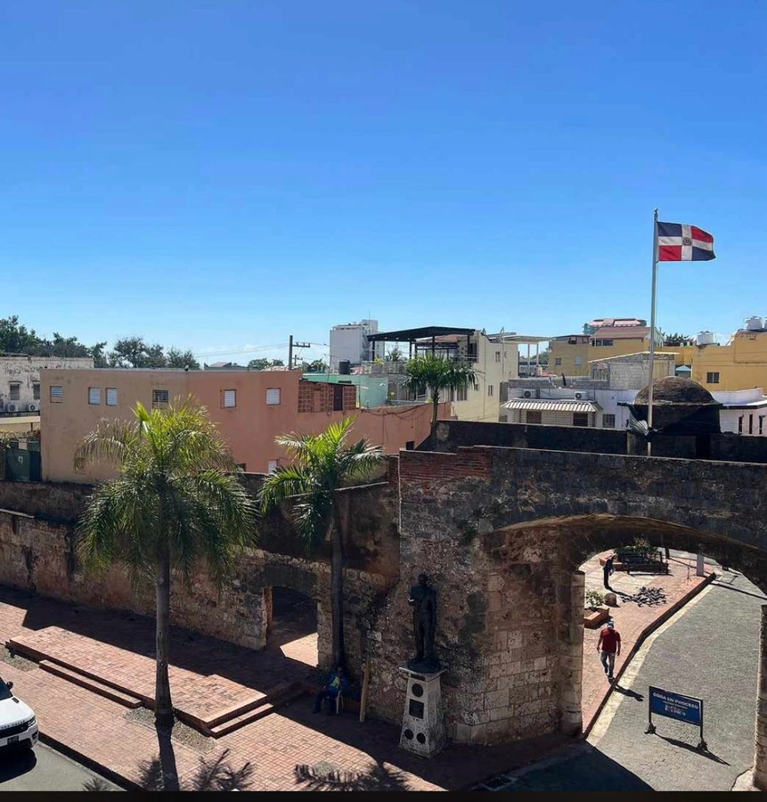 Edificio en venta zona colonial con terraza para bar, frente a la puerta de la Misericordia - View 5