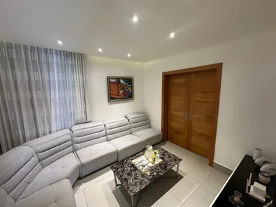 Apartamento en venta sector Evaristo Morales con 3 parqueos - Imagen 17