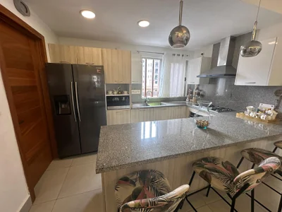 Apartamento en venta sector Evaristo Morales con 3 parqueos - Imagen 18