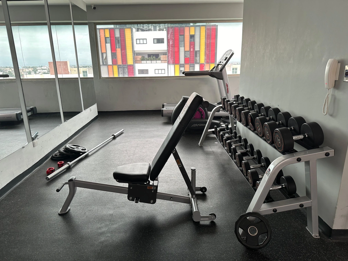 Apartamento en venta sector Evaristo Morales con 3 parqueos - Vista 2