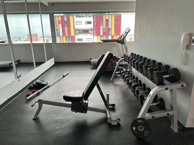 Apartamento en venta sector Evaristo Morales con 3 parqueos - Imagen 2