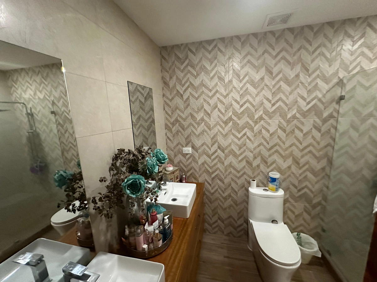 Apartamento en venta sector Evaristo Morales con 3 parqueos - Vista 3