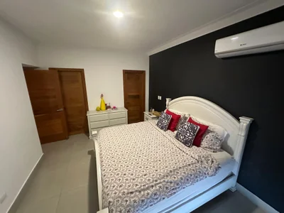 Apartamento en venta sector Evaristo Morales con 3 parqueos - Imagen 4