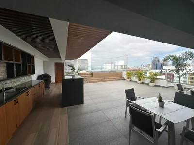 Apartamento en venta sector Evaristo Morales con 3 parqueos - Imagen 5