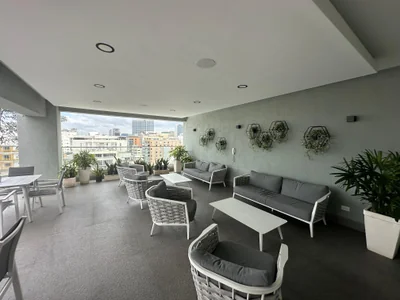 Apartamento en venta sector Evaristo Morales con 3 parqueos - Imagen 6