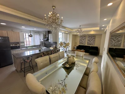 Apartamento en venta sector Evaristo Morales con 3 parqueos - Imagen 1