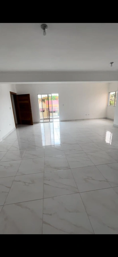 Amplio apartamento disponible para venta o alquiler - Vista 3