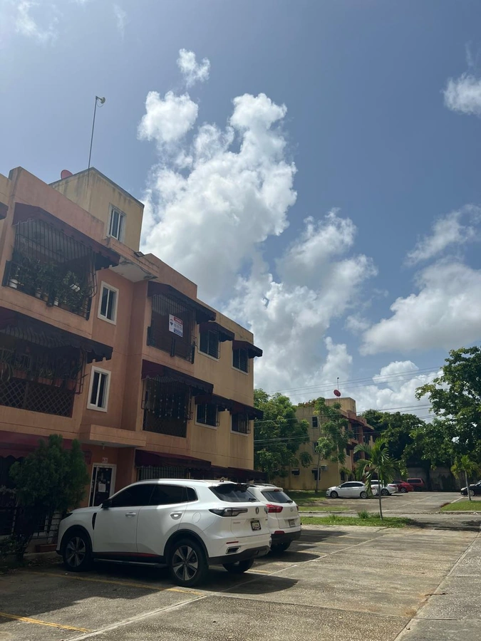 Apartamento en Residencial Villa de Los Milagros, - Vista 2