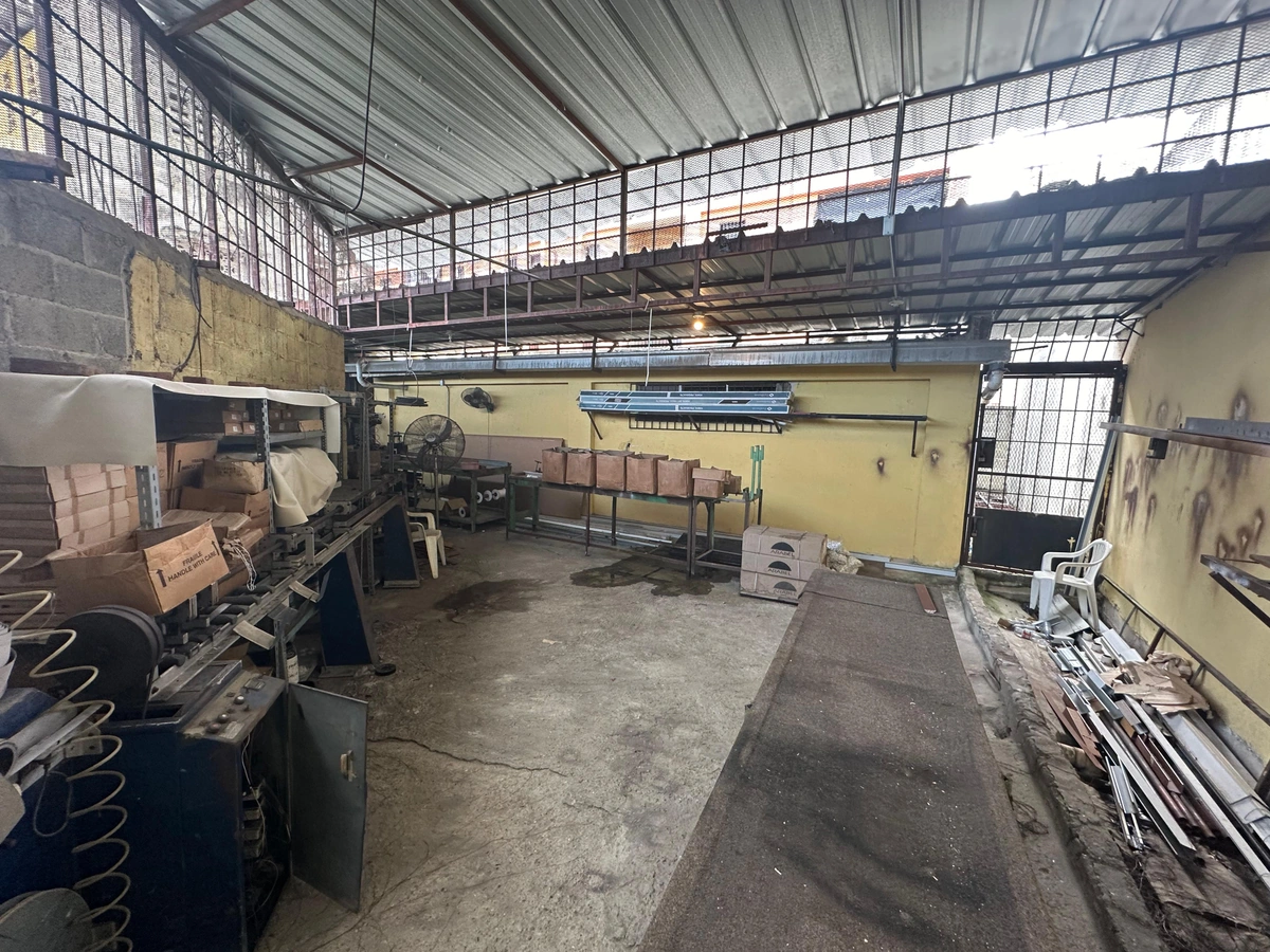 Local comercial de 2 niveles en alquiler en la avenida México, San Carlos, Distrito nacional