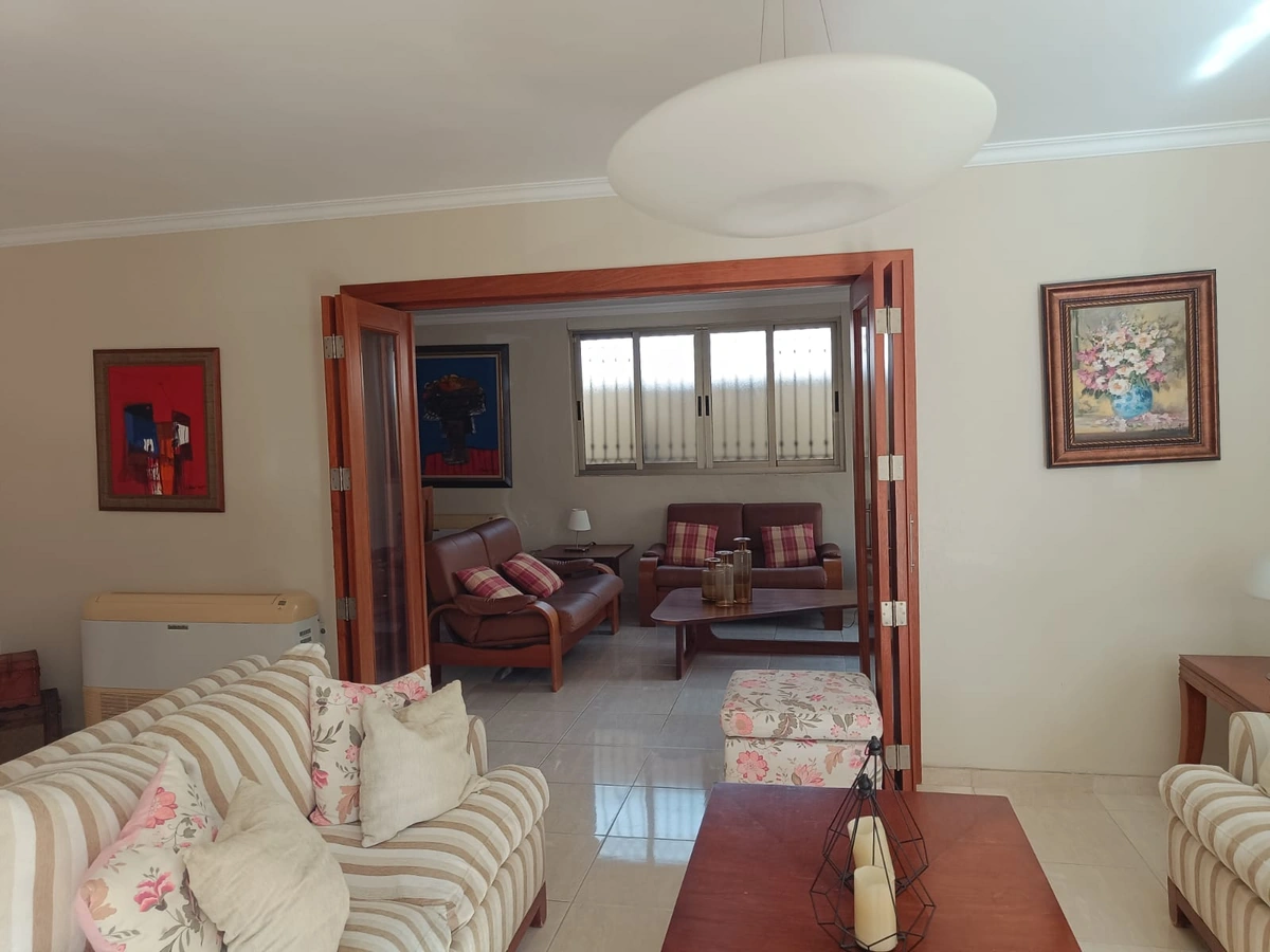 Exclusiva Casa de  Dos Niveles con Terraza, Jacuzzi y Amplias Facilidades – ¡El Hogar Perfecto para tu Familia! - Vue 3