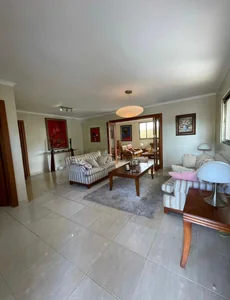 Exclusiva Casa de Dos Niveles con Terraza, Jacuzzi y Amplias Facilidades – ¡El Hogar Perfecto para tu Familia! - Imagen 7