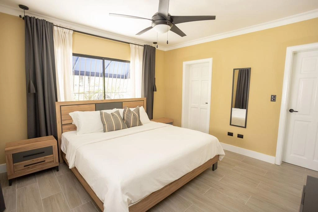 Apartamento en renta amueblado en sector Naco, 2 habitaciones con sus baños - Vista 3