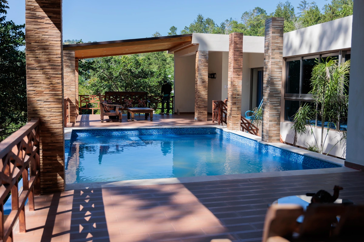 Villa en Jarabacoa con 1,322 metros de terrenos, 5 habitaciones con piscina - Vista 3