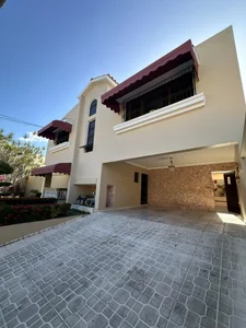 Hermosa y Amplia Casa en Colinas de Los Rios - Imagen 1