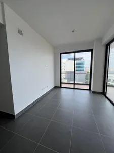 Apartamento de 2 habitaciones con terraza completa en la Sarasota - Imagen 19